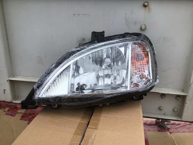 (HEADLIGHTS)  FREIGHTLINER COLUMBIA C120 -Stock Number: H-3414 in Auto Body Parts in Ontario