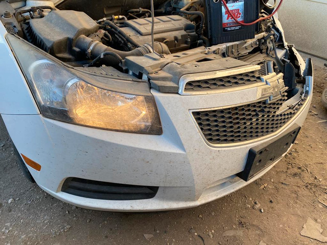 2013 Chevrolet Cruze 4dr AUTOMATIC: ONLY FOR PARTS in Auto Body Parts - Image 2