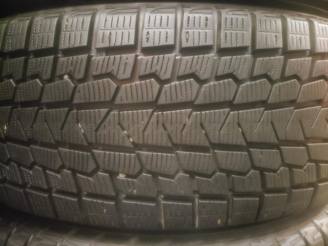 (TH50) 4 Pneus Hiver - 4 Winter Tires 215-55-17 Yokohama 9-10/32 - 5x114.3 - TOYOTA CAMRY in Tires & Rims in Greater Montréal - Image 4