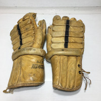 Winnwell Vintage Leather Hockey Gloves - Size 13 - Pre-Owned - VE2D1C
