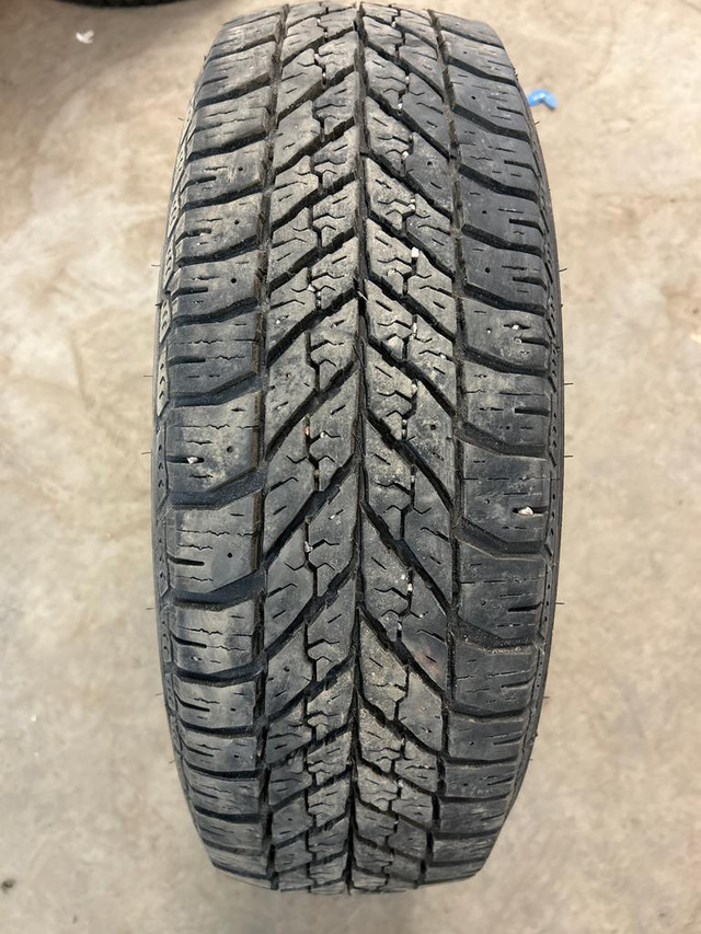 4 pneus dhiver P205/60R16 92T Goodyear Ultra Grip Winter 41.5% dusure, mesure 8-8-7-7/32 in Tires & Rims in Québec City - Image 4