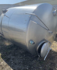850 Imperial gallons tank with manhole on lid