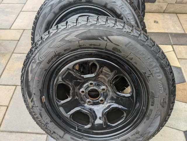 LIKE  BRAND  NEW  FORD EXPLORER    HIGH PERFORMANCE  YOKOHAMA  WINTER TIRES 245 / 60 /  18 ON OEM WHEELS in Tires & Rims in Ontario - Image 2