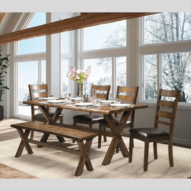 Solidwood Oak Finish Dining Set in Chatham in Dining Tables & Sets in Chatham-Kent