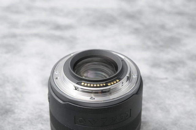 Canon RF 24mm F1.8 Macro IS STM Lens F/1.8-Used (ID: 1721)   BJ Photo- Since 1984 in Cameras & Camcorders - Image 3