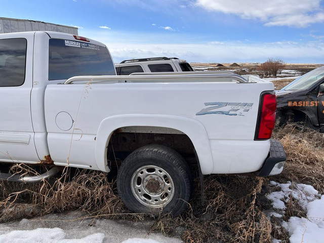 2004 Chevrolet Silverado 2500HD 6.6L Diesel 4x4 For Parting Out in Auto Body Parts in Manitoba - Image 3