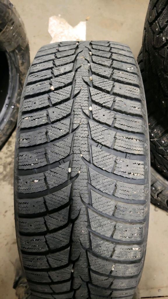 4 pneus d'hiver P235/55R17 103T Laufenn i Fit Ice 16.0% d'usure, mesure 10-10-10-10/32 in Tires & Rims in Québec City - Image 4