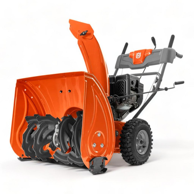 HOC HUSQVARNA ST124 24 INCH RESIDENTIAL SNOW BLOWER + SUBSIDIZED SHIPPING in Power Tools - Image 2