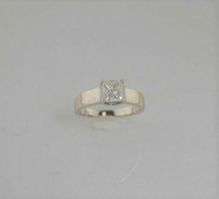 (I-2322-668A) 18K WHITE GOLD PRINCESS CUT DIAMOND SOLITAIRE RING