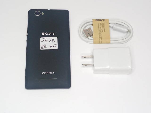 Sony Xperia C1904 2GB UNLOCKED CELL PHONE CELLULAIRE DEBLOQUE  FIDO ROGERS TELUS BELL KOODO VIDEOTRON CHATR FIZZ in Cell Phones in City of Montréal - Image 2