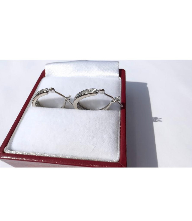 #429 - 14k White Gold, 1/4ct Diamond Earrings w/ Clutch Backings in Jewellery & Watches - Image 3
