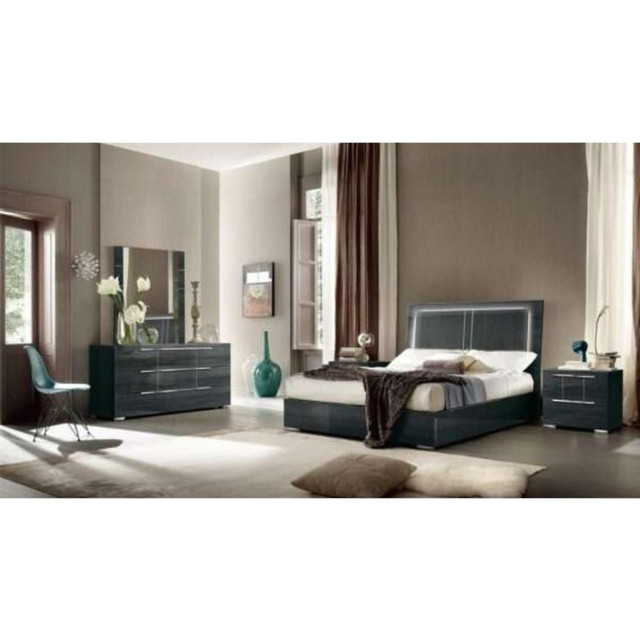 Italian Made Bedset On Special Offer!! in Beds & Mattresses in Mississauga / Peel Region