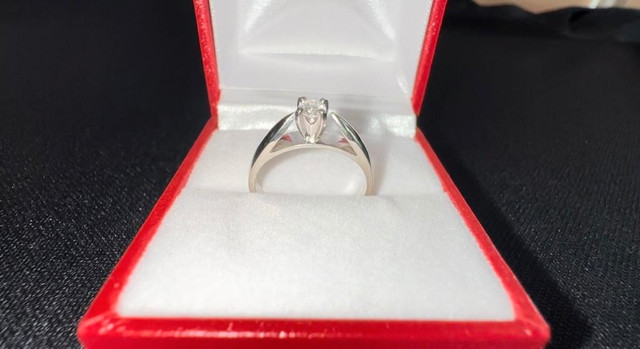 #446 - 14k White Gold, .15 Carat VS2 Diamond Engagement Ring, Size 5 1/4 in Jewellery & Watches