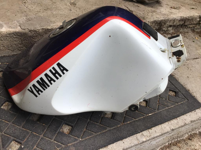 1987 Yamaha FZR PureSports FZR1000 Gas Tank in Motorcycle Parts & Accessories in British Columbia - Image 4