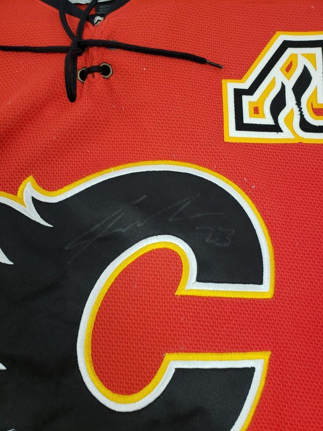 (48505-1) Reebok Calgary Flames Jersey- #23 Monahan - Youth L/XL in Hockey in Alberta - Image 3