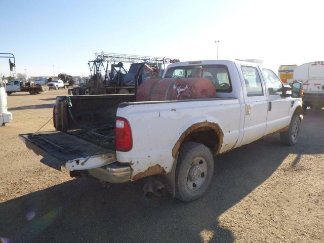 2008 Ford F350 6.4L Diesel 4x4 For Parting Out in Auto Body Parts in Manitoba - Image 2