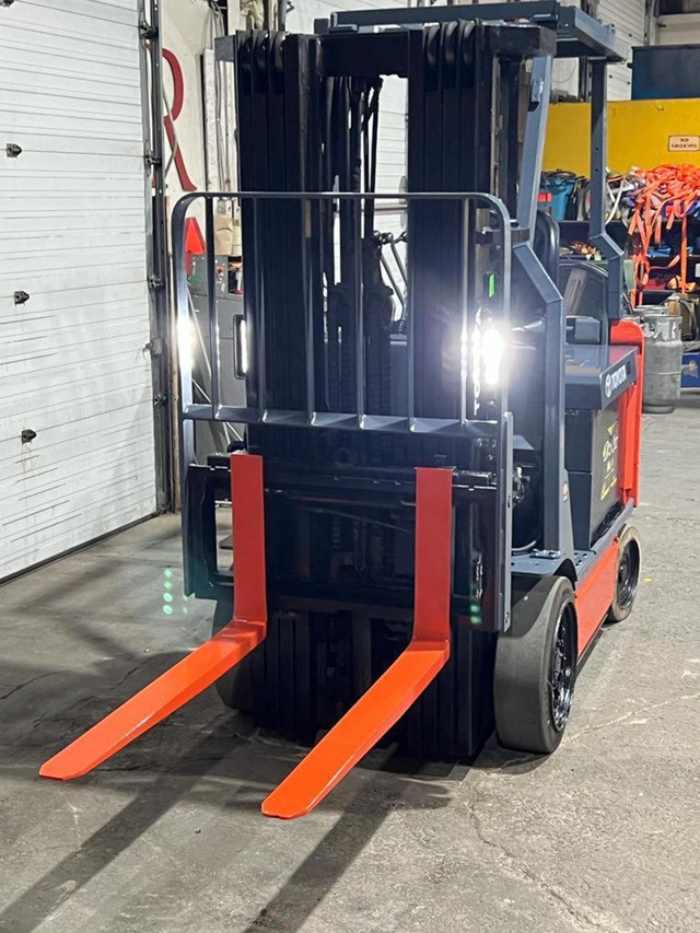 2018 Toyota 8FBCHU25 Counterbalance 48V Electric Forklift 5,000 Lbs Capacity 4-Stage Mast With Sideshift in Heavy Equipment Parts & Accessories in Ontario - Image 3