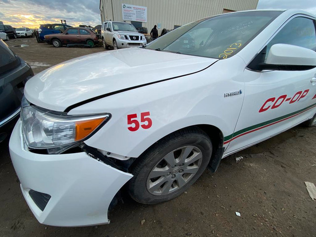 2013 Toyota Camry Hybrid 4dr Sdn LE: ONLY FOR PARTS in Auto Body Parts