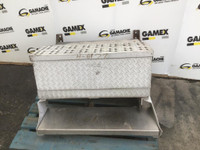 (BATTERY BOXES / COMPARTIMENT A BATTERIE)  FREIGHTLINER CLASSIC  -Stock Number: H-6177