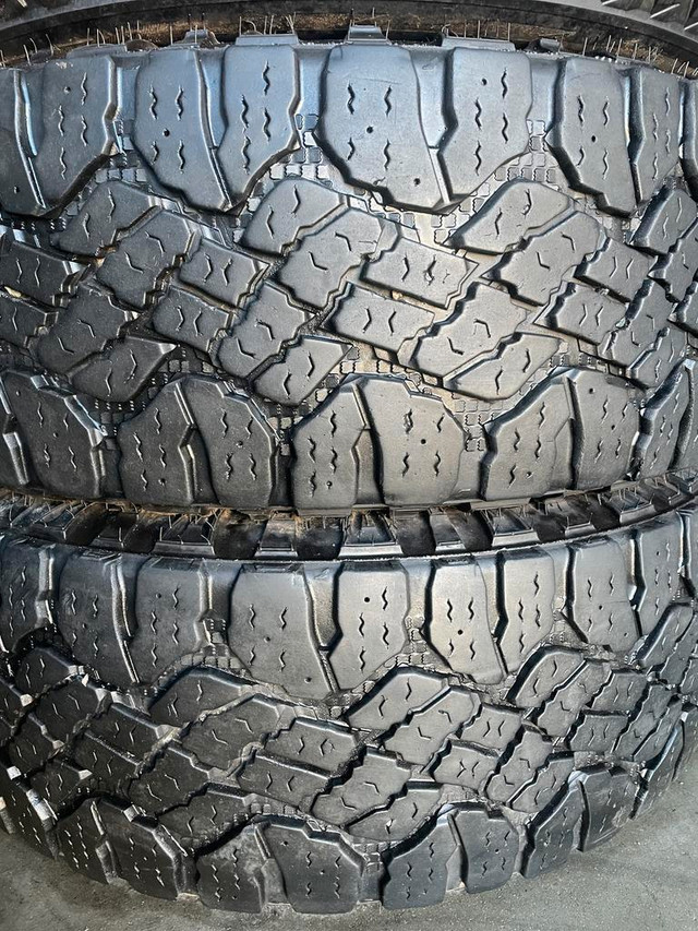 2 x LT 275/65/18 Goodyear duratrac winter 10/32 in Tires & Rims in Laval / North Shore