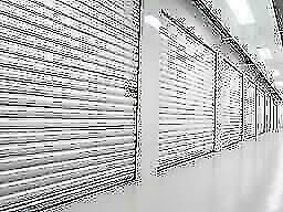 NEW IN STOCK! Brand new white 5' x 7' roll up door great for shed or garage! in Garage Doors & Openers in Cornwall - Image 2