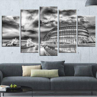 Made in Canada - Design Art 'London Night Cityscape Around Southwark' 5 Piece Wall Art on Wrapped Canvas Set