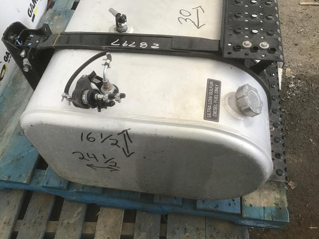 (FUEL TANKS / RESERVOIR A CARBURANT)  INTERNATIONAL MV607 -Stock Number: H-6835 in Auto Body Parts in Ontario - Image 3