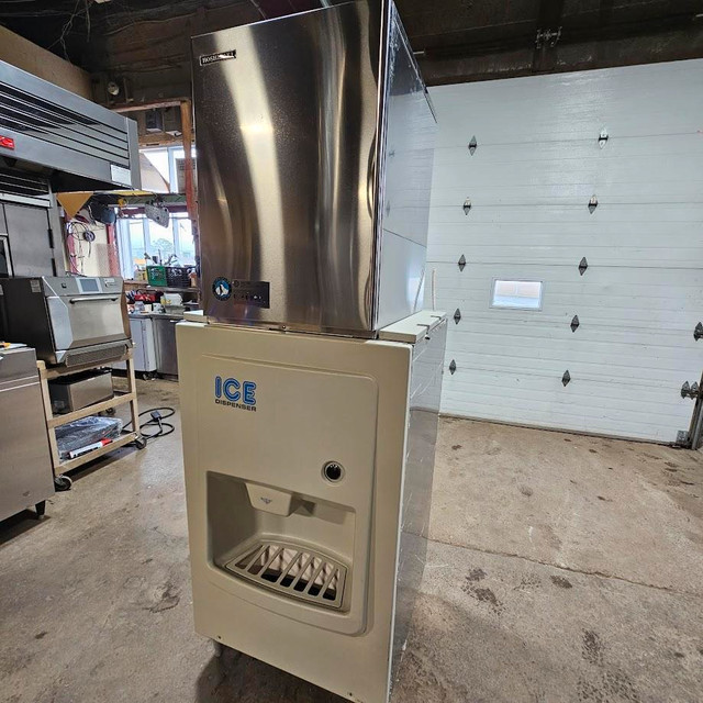 Hoshizaki Ice Machine with Dispenser dans Équipement de cuisine industrielle  à Bedford - Image 3