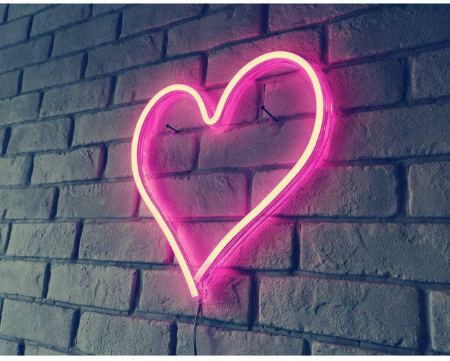 NEW LED HEART NEON WALL SIGN DECOR FMWN07 in Home Décor & Accents in Alberta