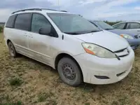 Parting out WRECKING: 2006 Toyota Sienna