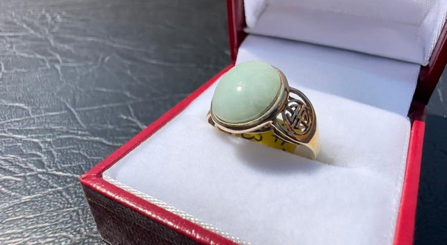 #311 - 14k Yellow Gold, 3.14ct Ovan Jadeite Ring, Size 6 - Hong Kong in Jewellery & Watches - Image 3