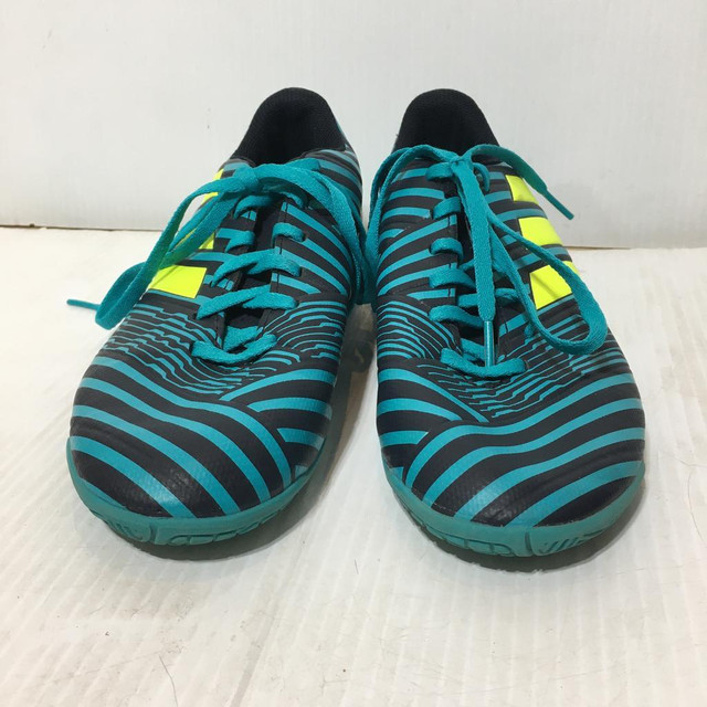 Adidas Unisex Indoor Soccer Shoes - Size 7 - Pre-owned - DVXTBU in Soccer in Calgary - Image 2