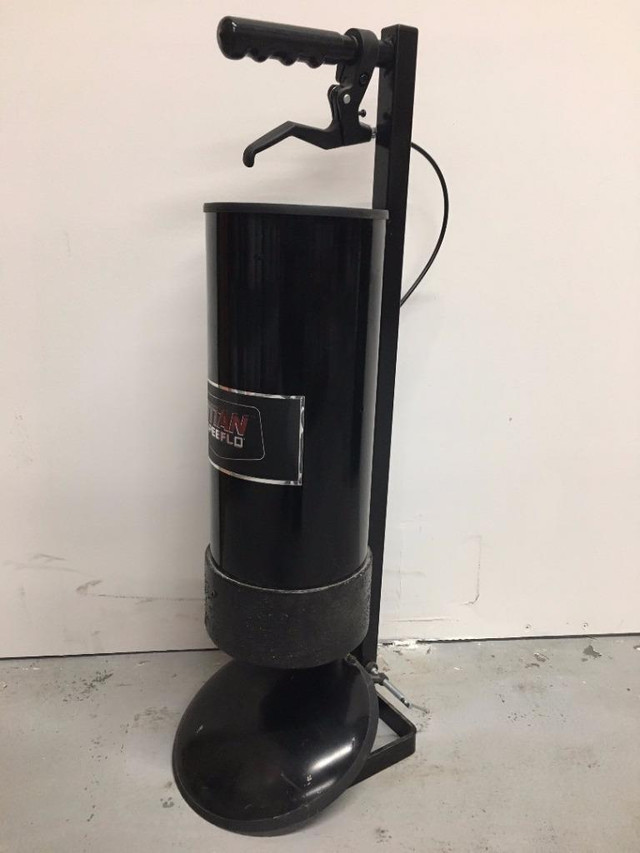 NEW Titan Glass Bead Dispenser for Parking Lot Line Painting Handibead Dispenser in Other Business & Industrial in Ontario - Image 3