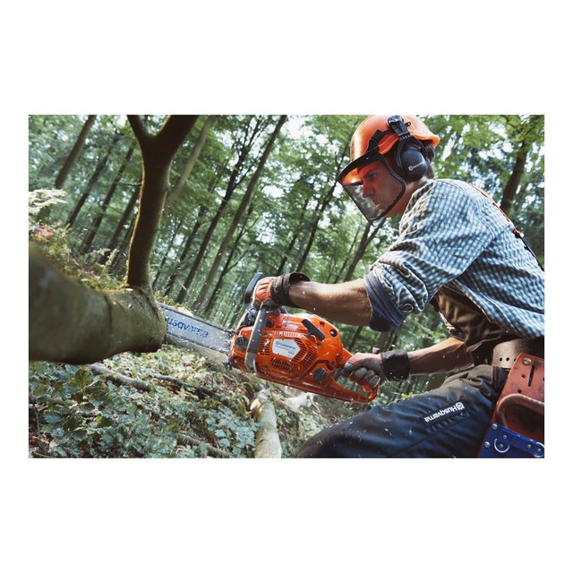 HOC HUSQVARNA 555 GAS CHAINSAW + SUBSIDIZED SHIPPING + 2 YEAR WARRANTY in Power Tools - Image 3