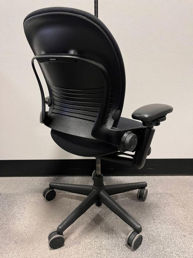 Steelcase Leap V1 - Black in Chairs & Recliners in Oshawa / Durham Region - Image 2