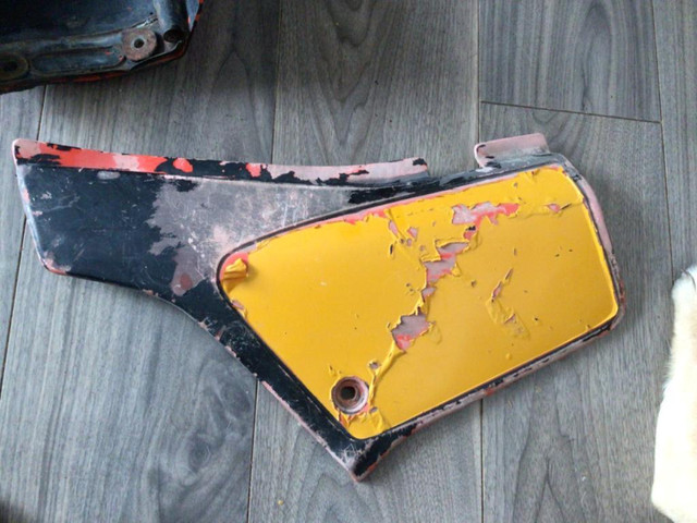 1985 Honda XL250 XR250R Left Sidecover Side Panel in Motorcycle Parts & Accessories in Alberta