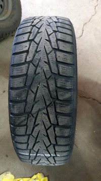 4 pneus d'hiver P175/65R15 88T Nokian Nordman 7 40.5% d'usure, mesure 7-8-9-8/32