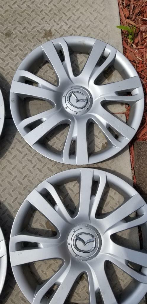 MAZDA    FACTORY OEM 15 INCH WHEEL COVER SET OF FOUR IN GOOD   CONDITION in Tires & Rims in Ontario - Image 4