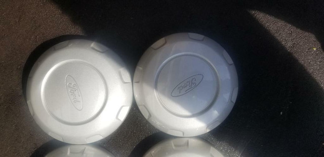 LIKE NEW  FORD F150 6 LUG    ( 2008 - 2014 ) FACTORY OEM  WHEEL COVER SET OF FOUR. in Tires & Rims in Ontario - Image 3