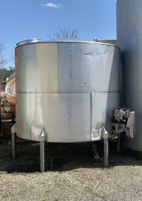 800 Imperial gallon stainless steel Tank with mixer on side of tank