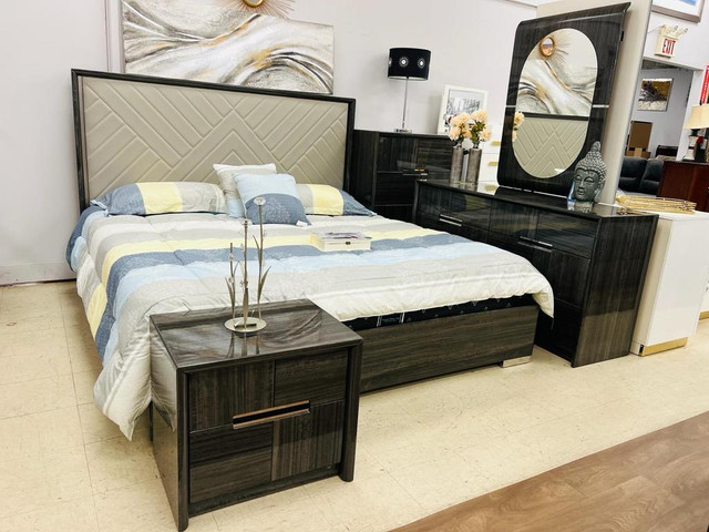 King Size Bedroom Set Clearance !! Floor Model Clearance at Lowest Price !! in Beds & Mattresses in Markham / York Region - Image 3