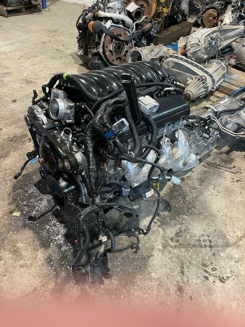 2020 GMC 5.3  ECOTEC  L84  ENGINE WITH TRANSMISSION AND TRANSFERCASE in Engine & Engine Parts - Image 2