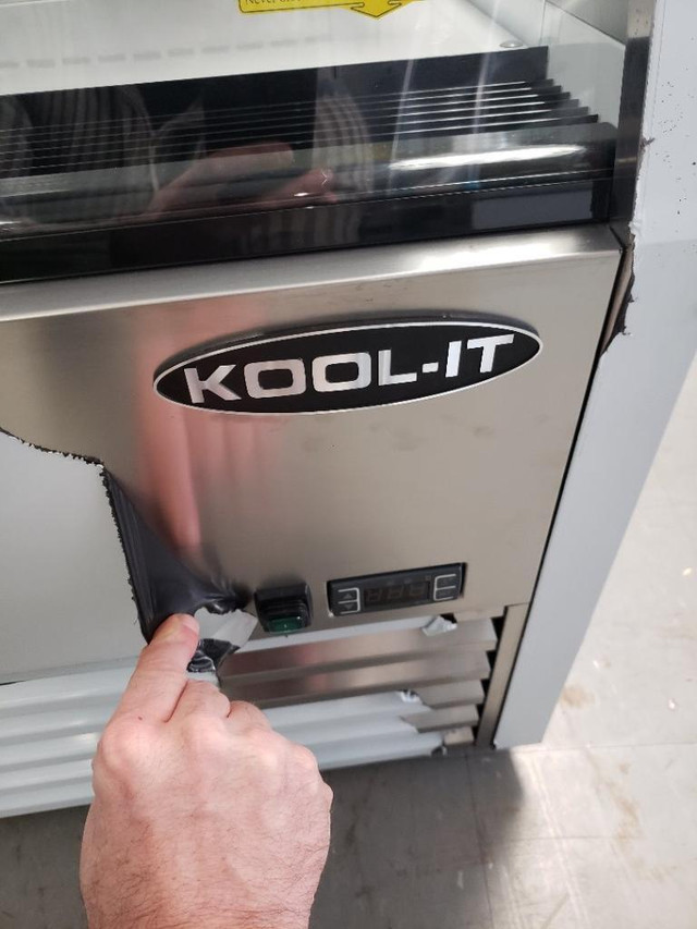 Kool-It Grab and Go Refrigerateur Ouvert , Pour Emporte Self Serve Refrigerator in Industrial Kitchen Supplies in Greater Montréal - Image 4