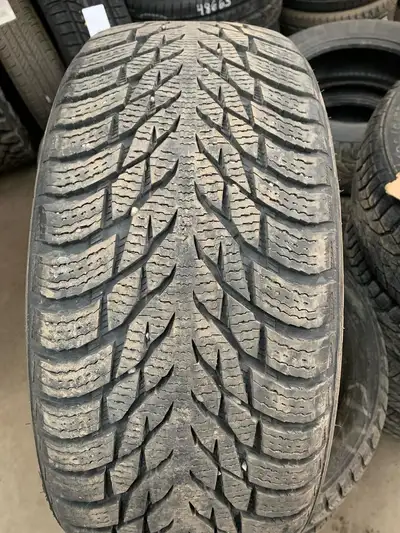 2 pneus dhiver P215/50R17 95R Nokian Hakkapeliitta R3 43.0% dusure, mesure 7-7/32