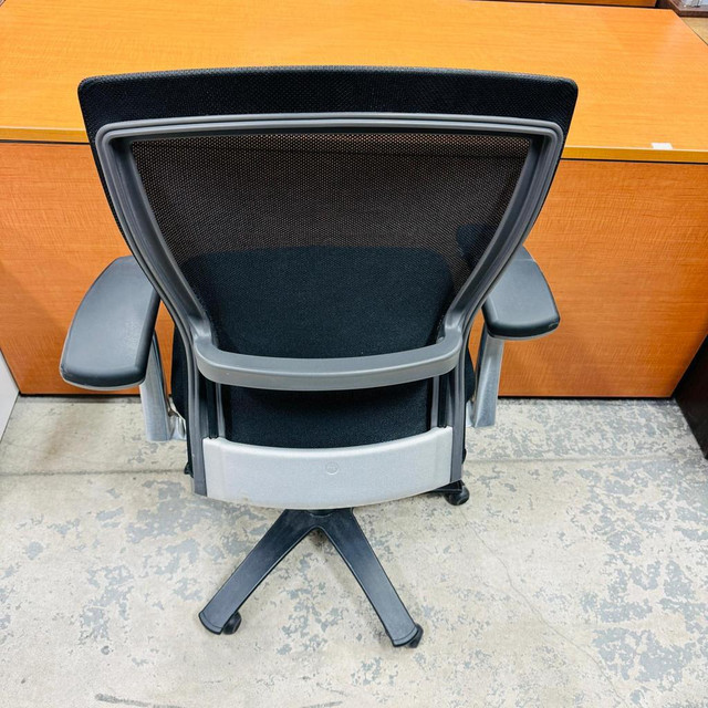 Knoll Life Task Chair-Excellent Condition-Call us now! in Chairs & Recliners in Toronto (GTA) - Image 4