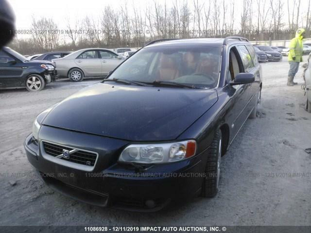 VOLVO V 70 &amp; XC 70 R  FOR PARTS PARTS ONLY ) in Auto Body Parts - Image 2
