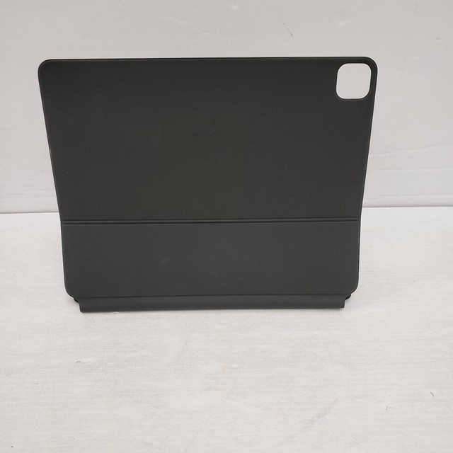 (53124-1) Apple A2480 Keyboard in iPad & Tablet Accessories in Alberta - Image 3
