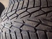 2 pneus d hiver 235/40r18 nokian en très bon état