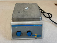Plaque chauffante / agitatrice VWR model 371 pour laboratoire -- VWR model 371 heating / stirring plate for laboratory
