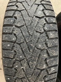 4 pneus dhiver P225/60/17 103T Pirelli Winter Ice Zero (Studded) 28.0% dusure, mesure 9-9-9-8/32, a clous